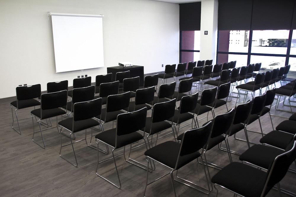 City Express Plus By Marriott Monterrey Galerias Exterior foto