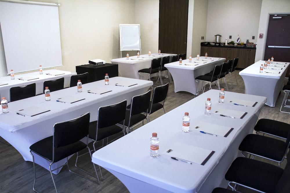 City Express Plus By Marriott Monterrey Galerias Exterior foto